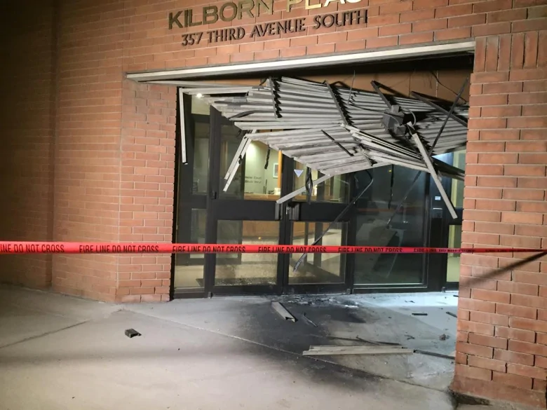 Saskatoon police want public ‘to be aware but not afraid’ after courthouse bombing