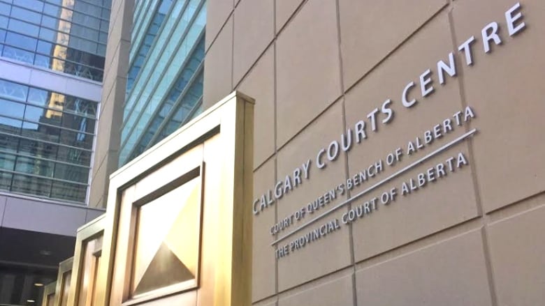 Hundreds of Calgarians charged with crimes walk free due to lack of prosecutors